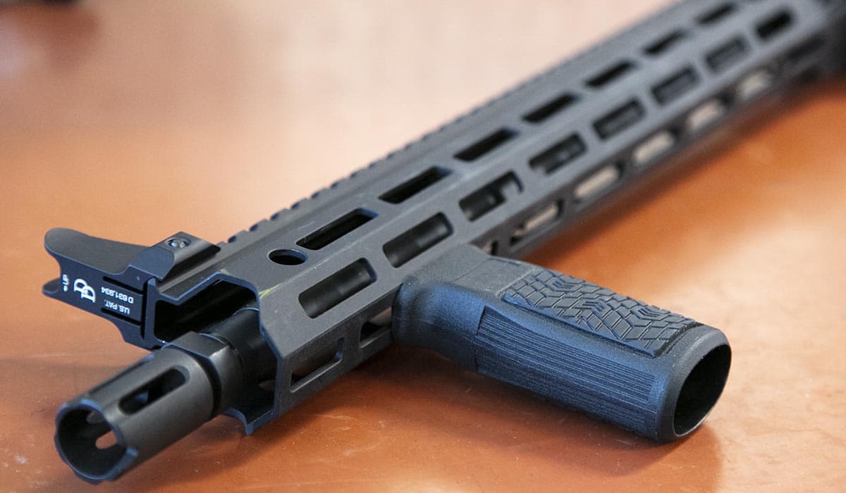 Smooth profile offers better hand placement on M-LOK system